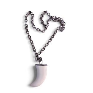 Authentic UNOde50 Retired cream resin 3in Tusk horn necklace, chunky slvr chain